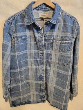 Women's Hudson Light Wash Plaid Denim Chacket Color Blue Size L & M